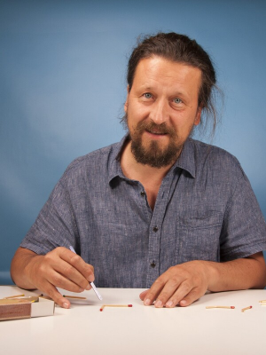 5dfc028d97-headshot.jpg