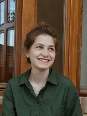 Gyori-Eszter-portre.png
